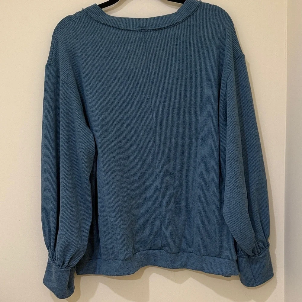 Like Love HAZEL BLUES DOESN'T COMPARE V-NECK TOP Women’s Sweater long sleeve 1XL - Picture 4 of 12